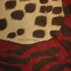 Elegant Valentino Leopard Print Scarf